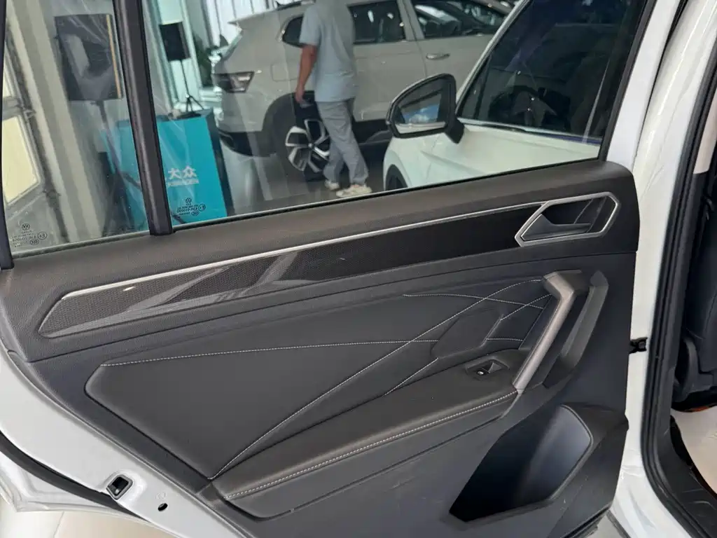 Volkswagen Tiguan L — миниатюра 13