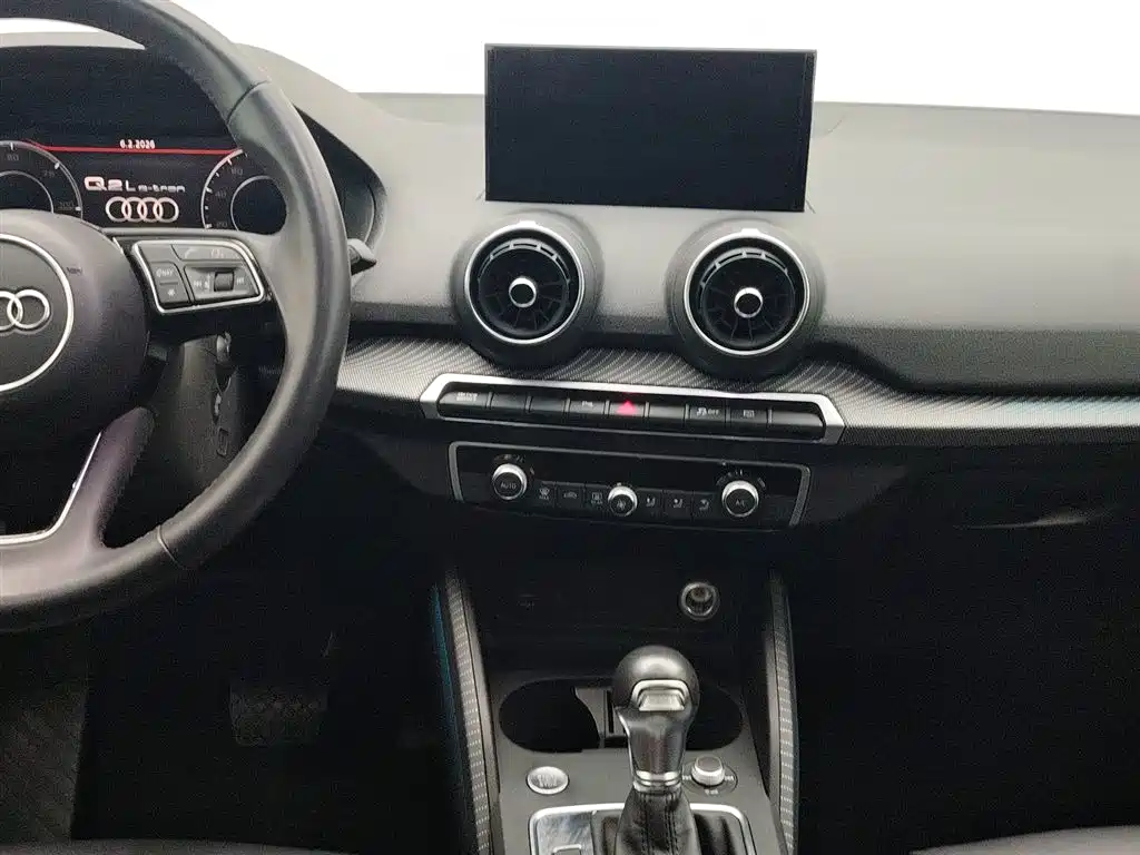 AUDI Q2L E TRON