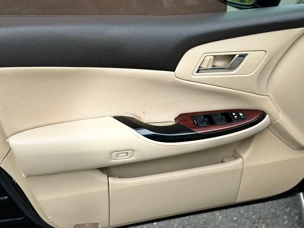 Toyota Crown 2011 2.5L Royal