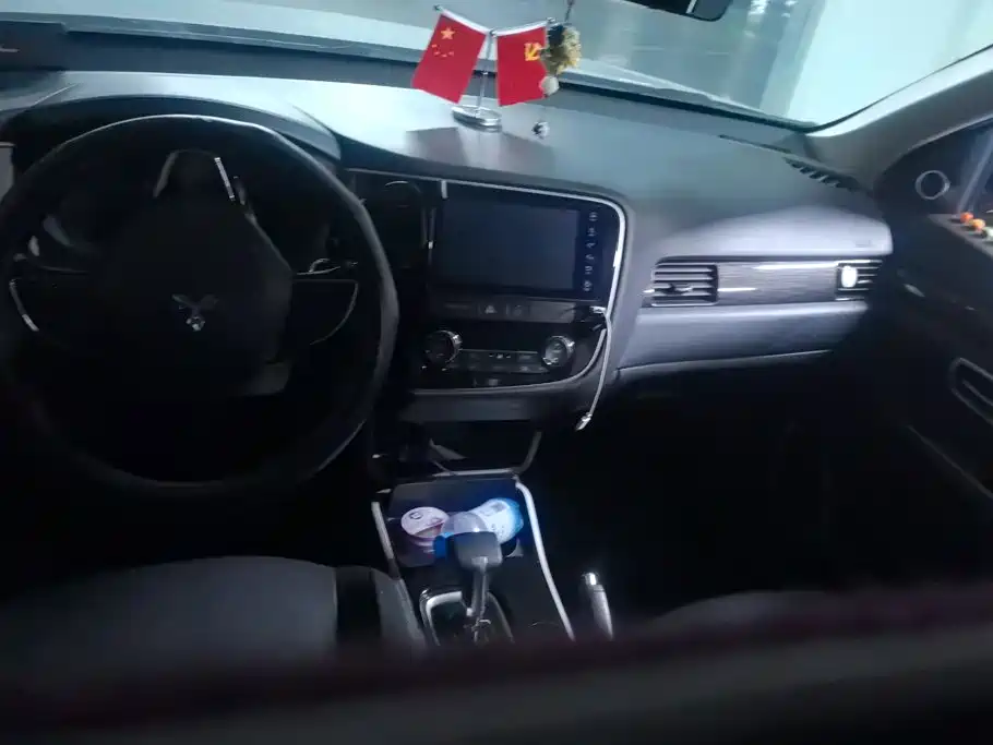 Mitsubishi Outlander — миниатюра 12