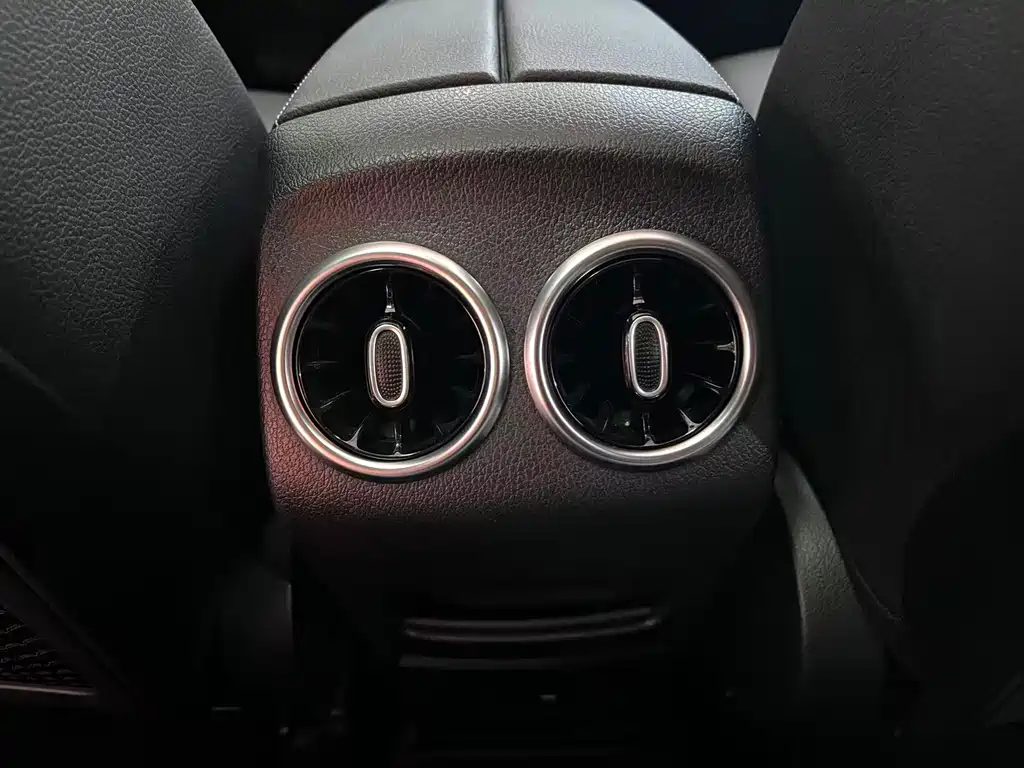 Mercedes-Benz GLB — миниатюра 12