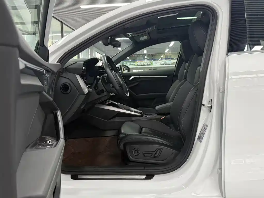 Audi A3 2023 Sportback 35 TFSI Luxury Sport