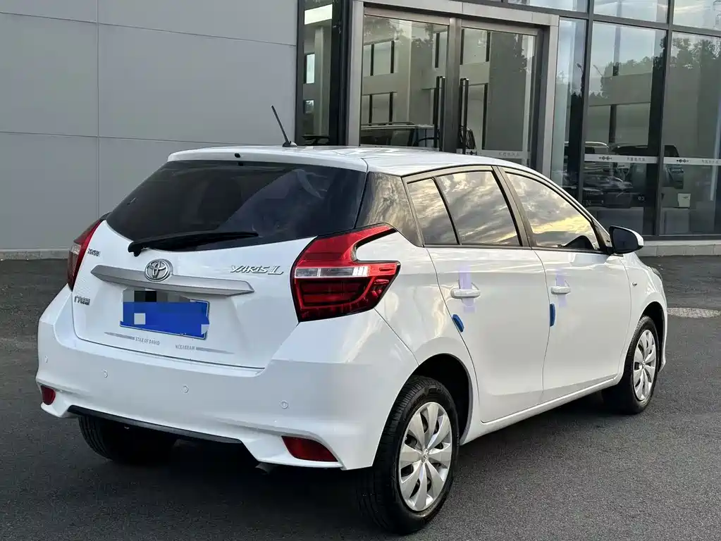 Toyota Yaris L - фото 15