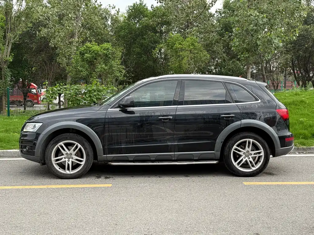 AUDI  Q5