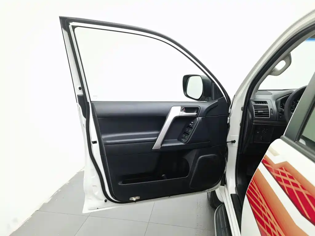 Toyota Prado — миниатюра 8