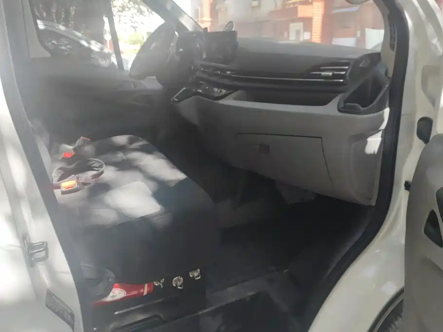 MAXUS V90 — миниатюра 8