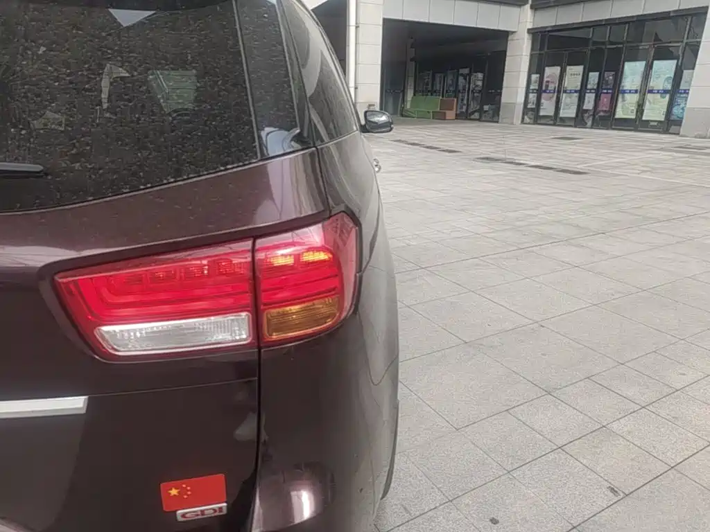 Kia Carnival — миниатюра 8