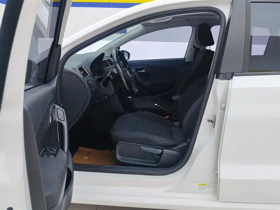 Volkswagen Polo 2016 1.6L AT Comfort