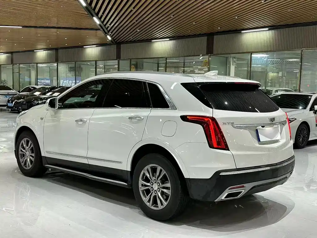 CADILLAC  XT5