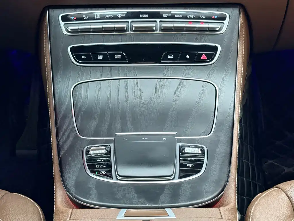 Mercedes-Benz E-Class — миниатюра 14