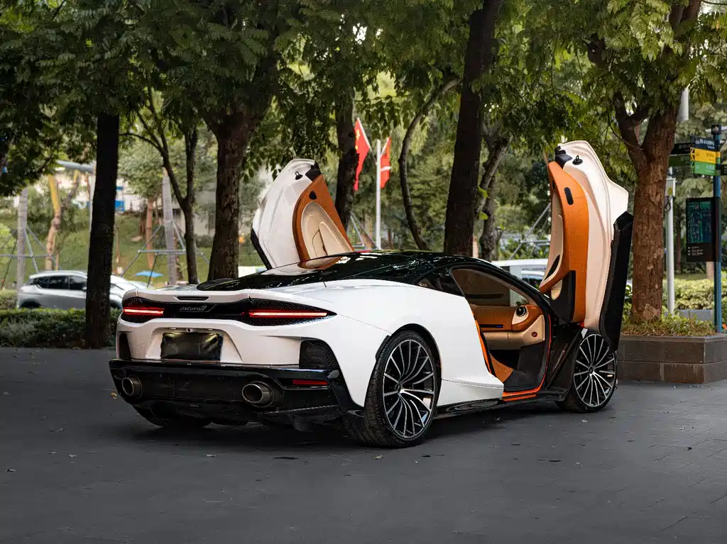 McLaren GT — миниатюра 5