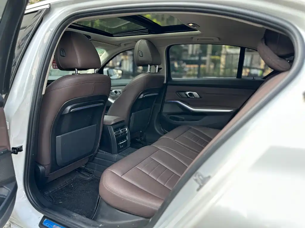 BMW 3 Series — миниатюра 17