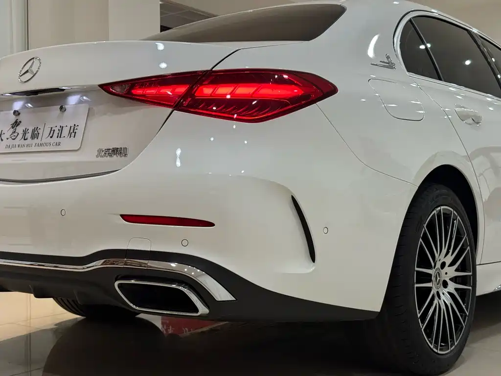 Mercedes-Benz C-Class — миниатюра 12