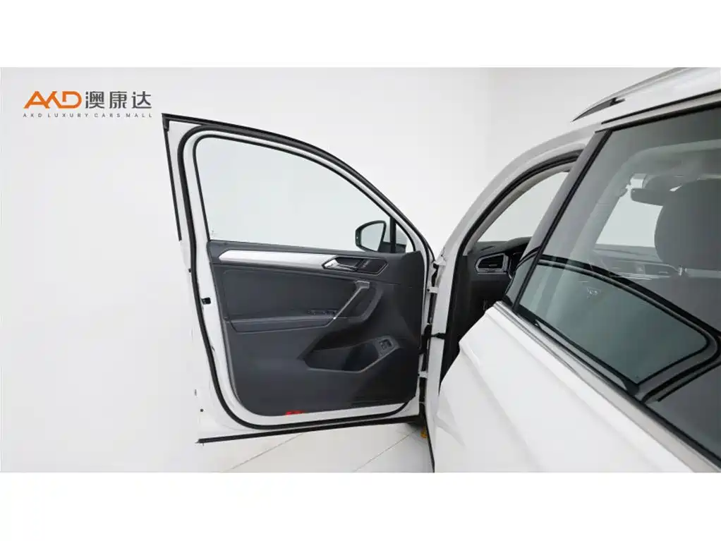 Volkswagen Tiguan L PHEV — миниатюра 10