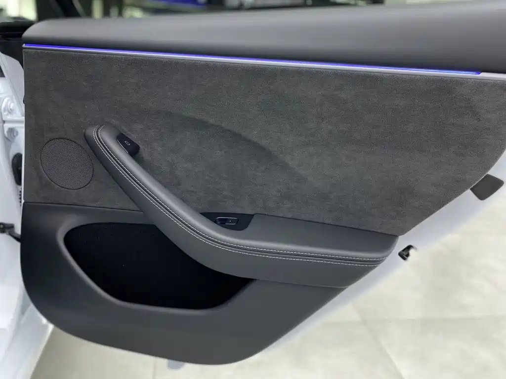 Tesla Model 3 — миниатюра 31