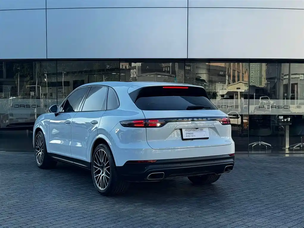 Porsche Cayenne — миниатюра 7