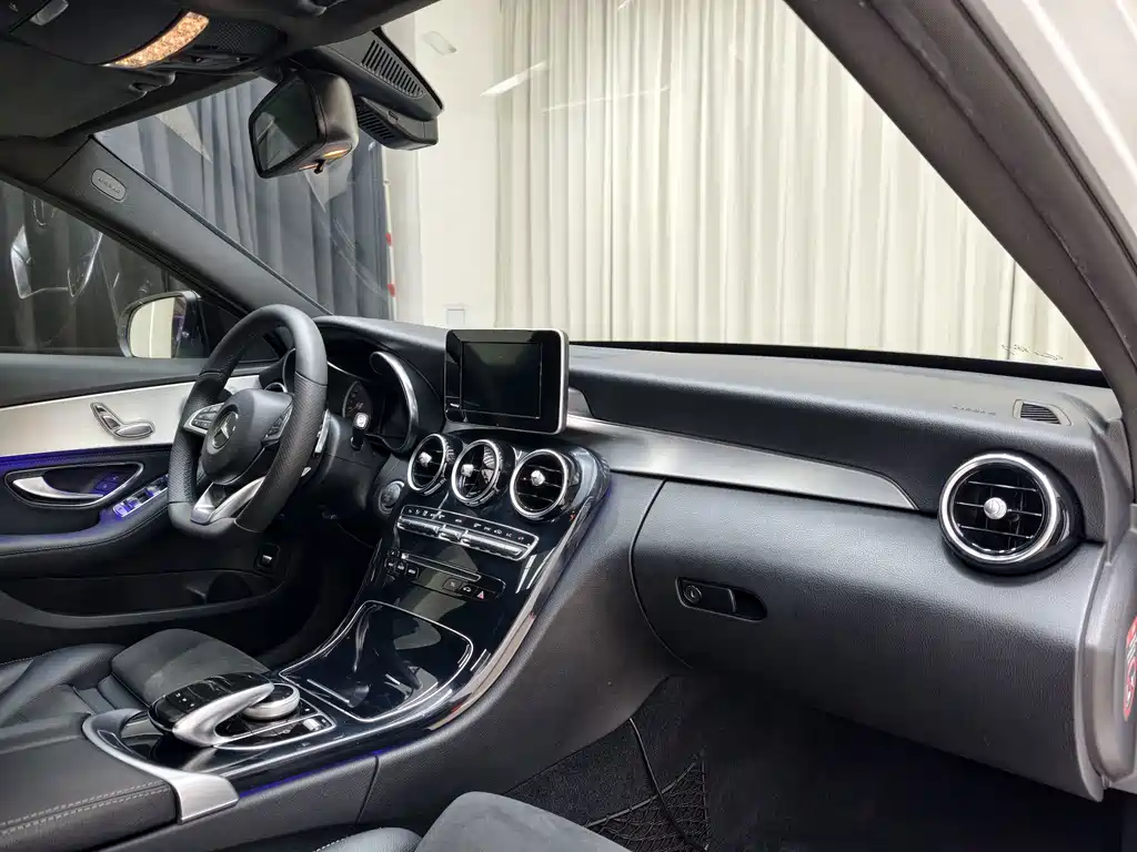 Mercedes-Benz C-Class — миниатюра 14
