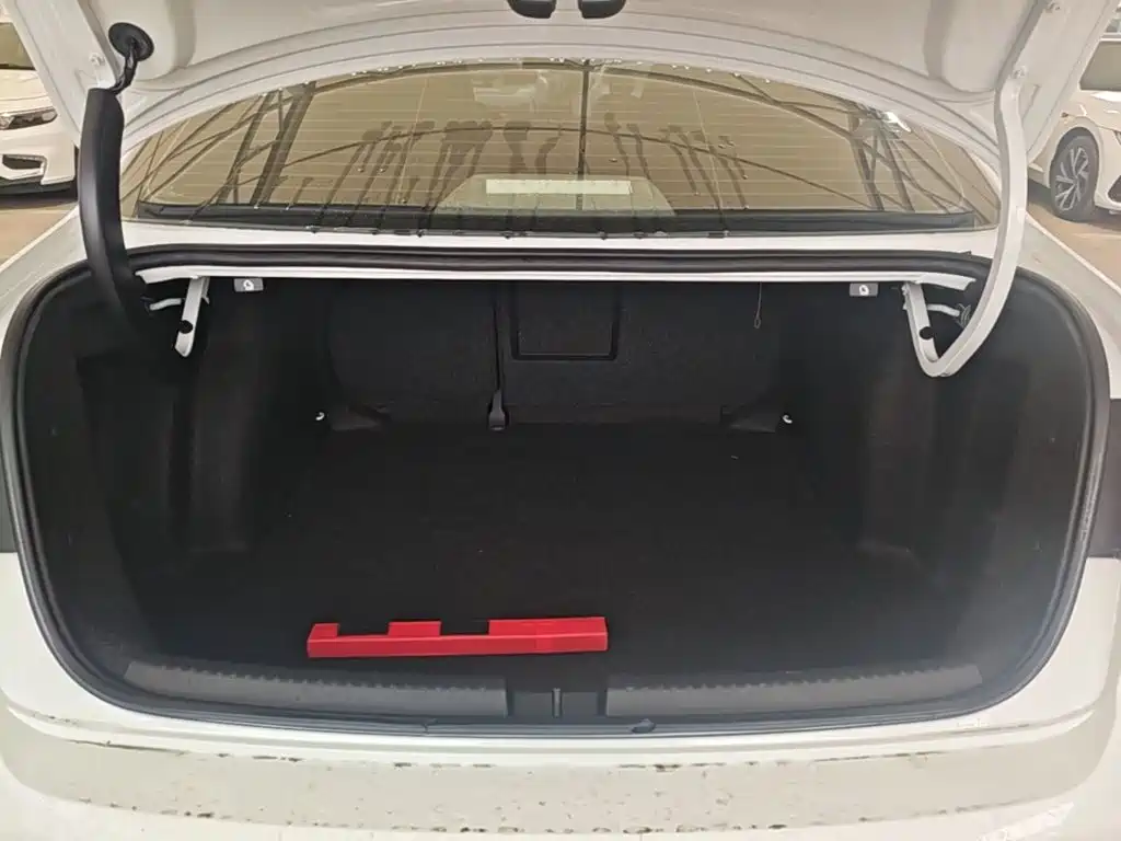 Volkswagen Sagitar — миниатюра 18