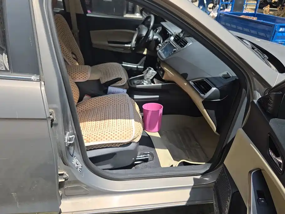 Ford Escort 2015 1.5L AT Fashion