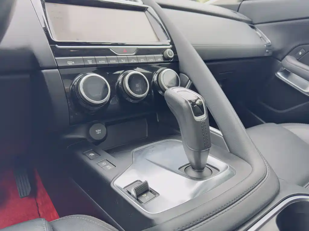 Jaguar E-PACE — миниатюра 8