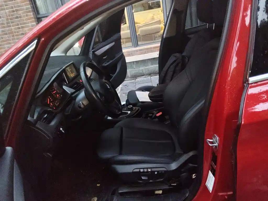 BMW 2 Series Active Tourer — миниатюра 8