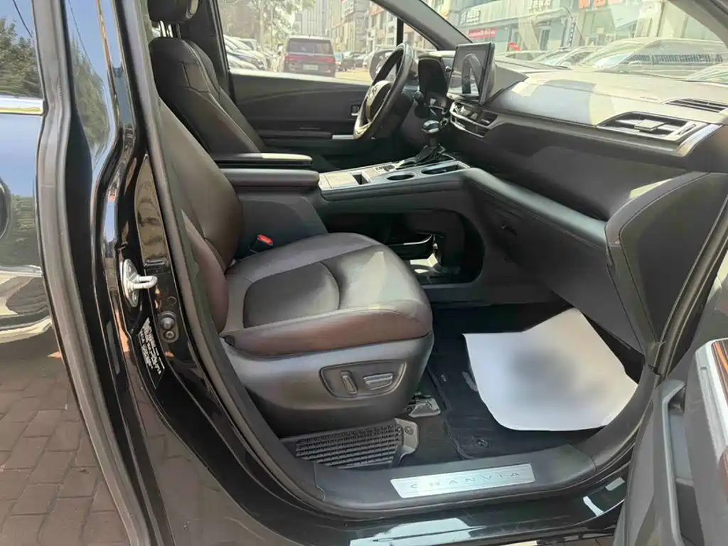 Toyota Granvia — миниатюра 4
