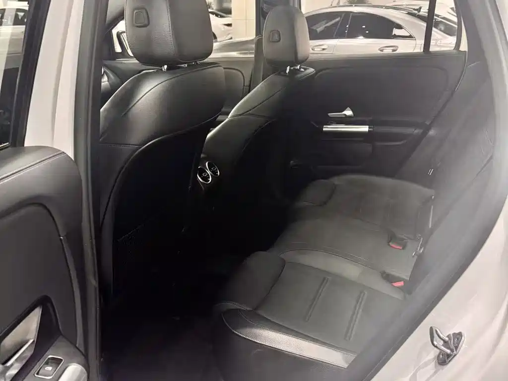 Mercedes-Benz GLA — миниатюра 8