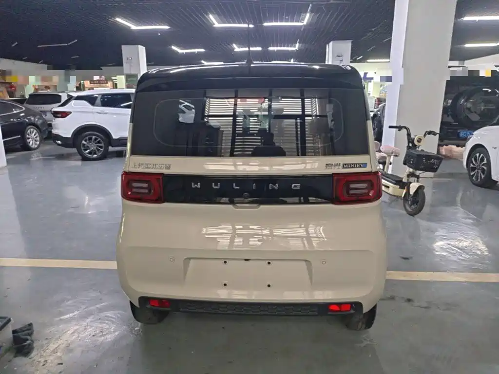 Wuling MINIEV — миниатюра 6