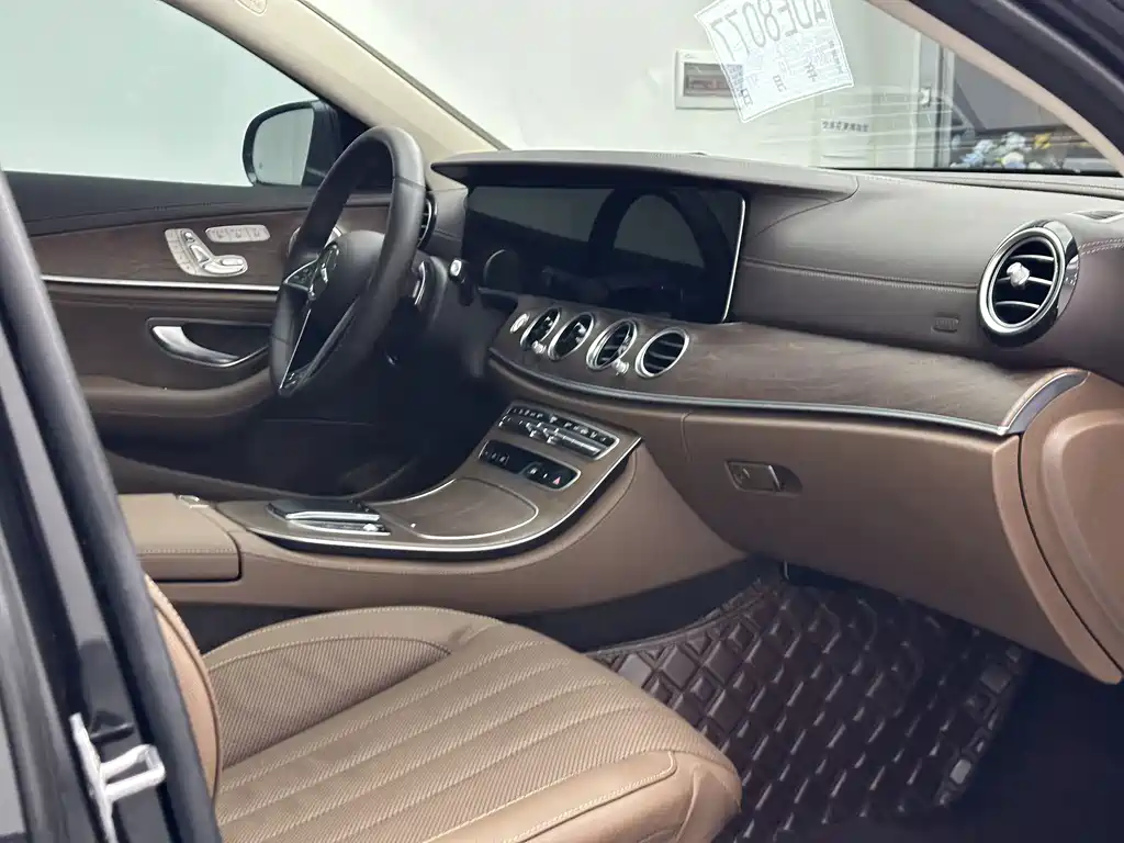 Mercedes-Benz E-Class — миниатюра 14