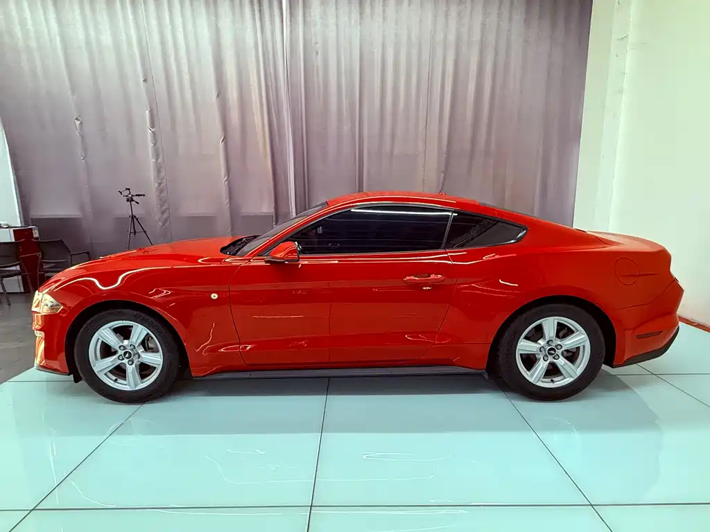 FORD MUSTANG