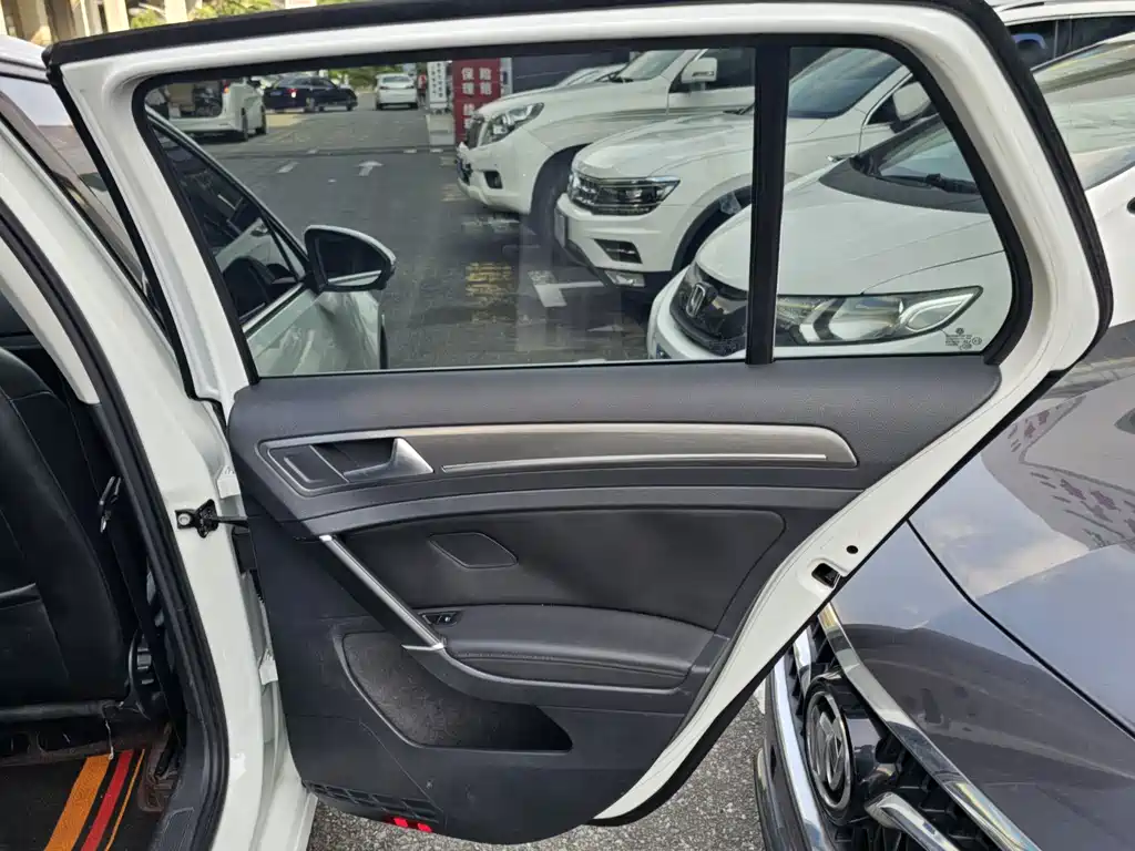 Volkswagen Golf — миниатюра 18