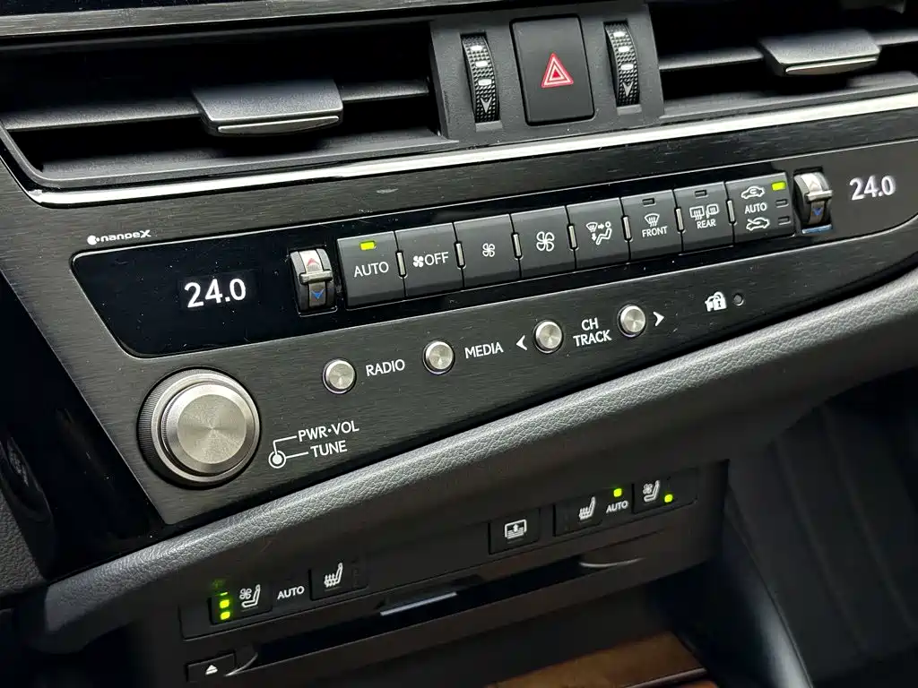 Lexus ES — миниатюра 18