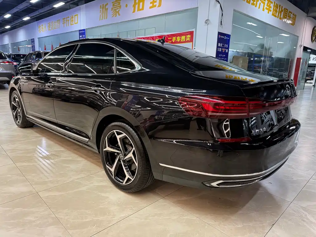 Volkswagen Passat 2024 380TSI