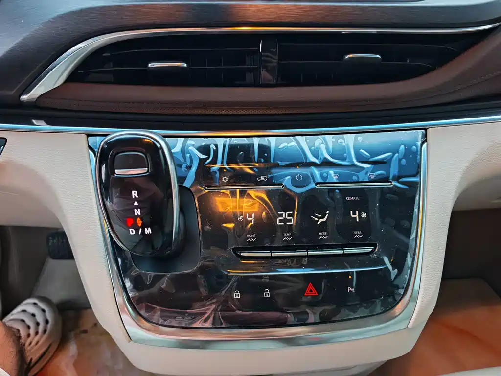 Buick GL8 — миниатюра 18