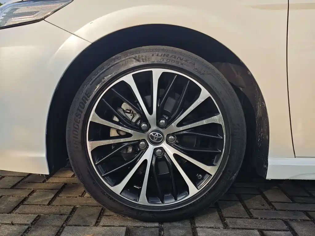 Toyota Camry — миниатюра 11
