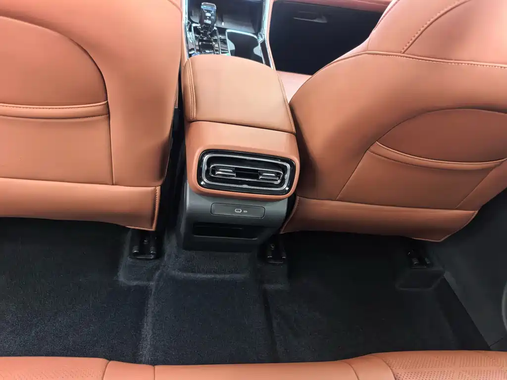 Geely Emgrand — миниатюра 12