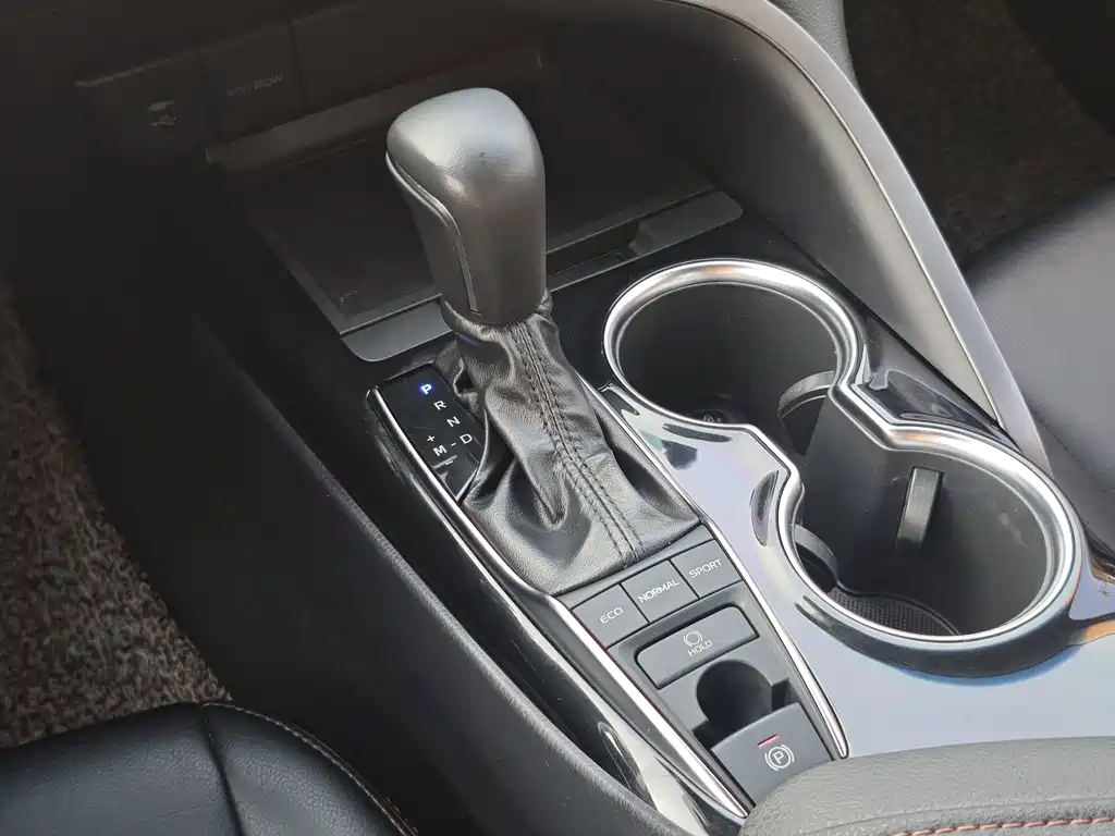 Toyota Camry — миниатюра 20