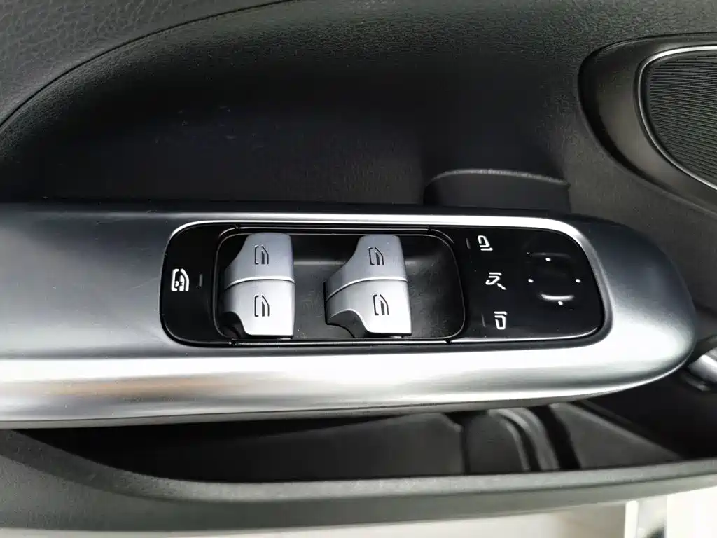 Mercedes-Benz C-Class — миниатюра 9