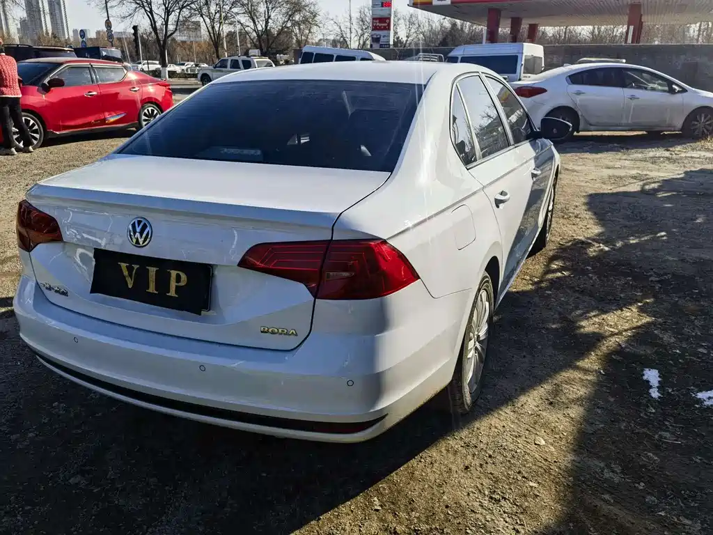 VOLKSWAGEN BORA