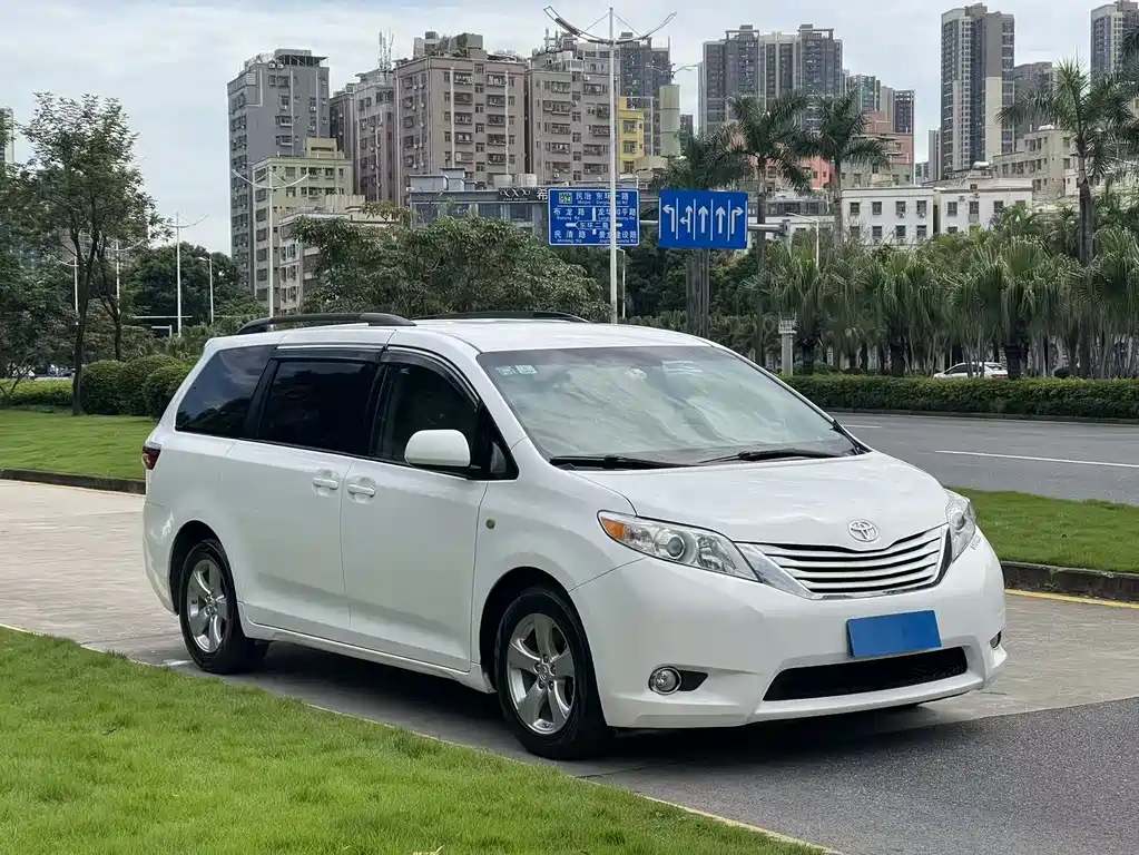 Toyota Sienna 2015 3.5L LE