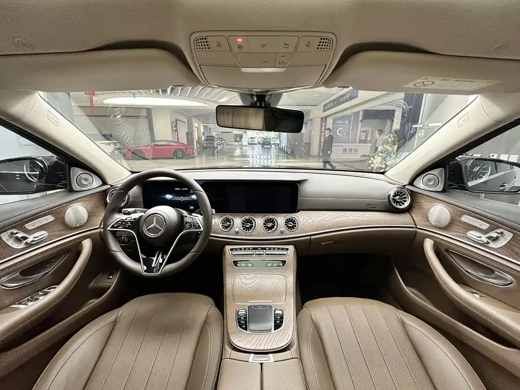 Mercedes-Benz E-Class — миниатюра 9