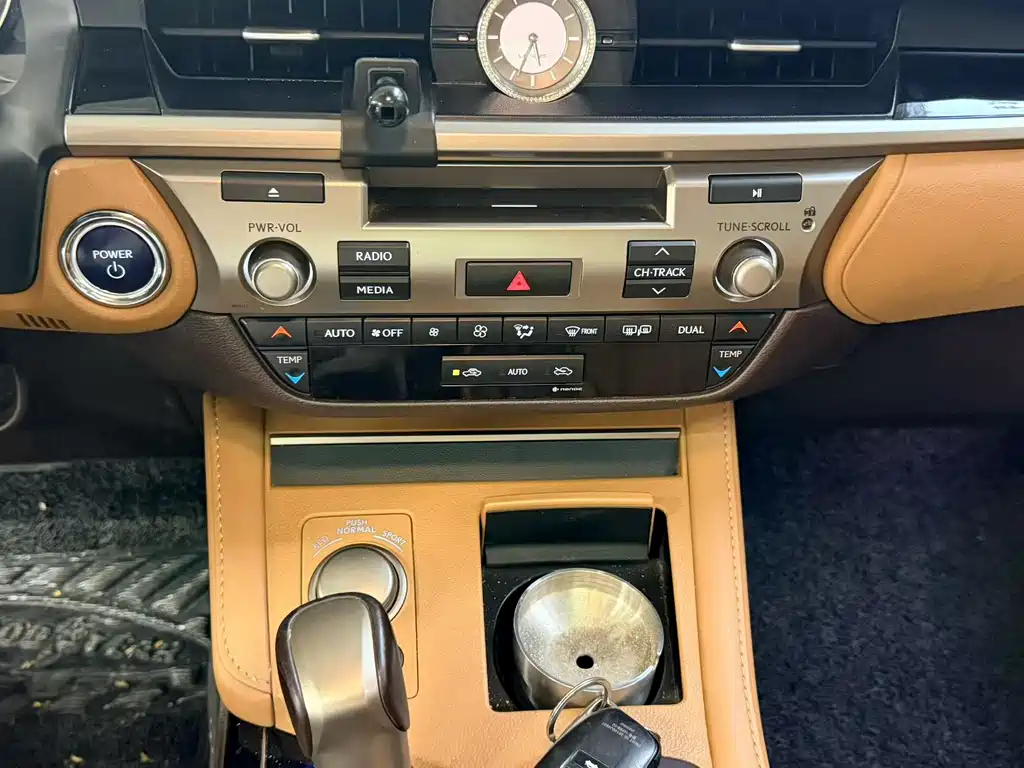 Lexus ES — миниатюра 6