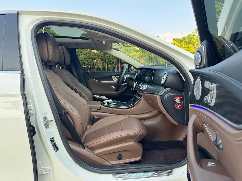 Mercedes-Benz E-Class — миниатюра 17