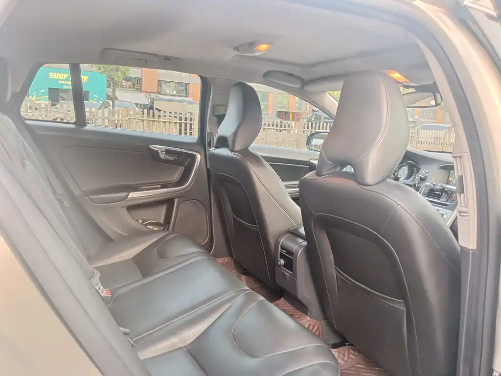 Volvo V60 — миниатюра 25