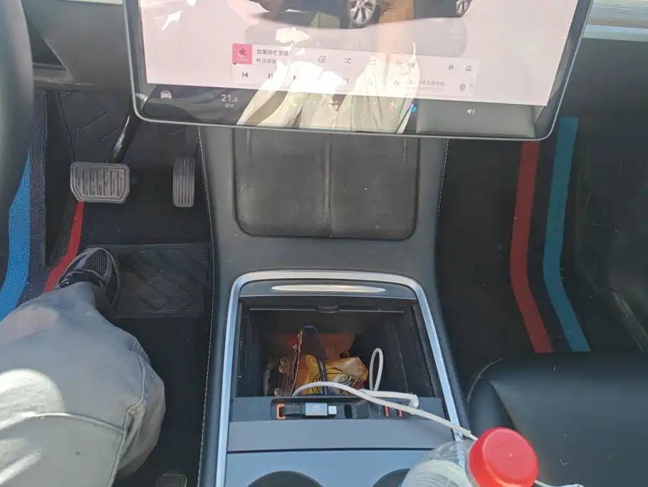 Tesla Model Y — миниатюра 16