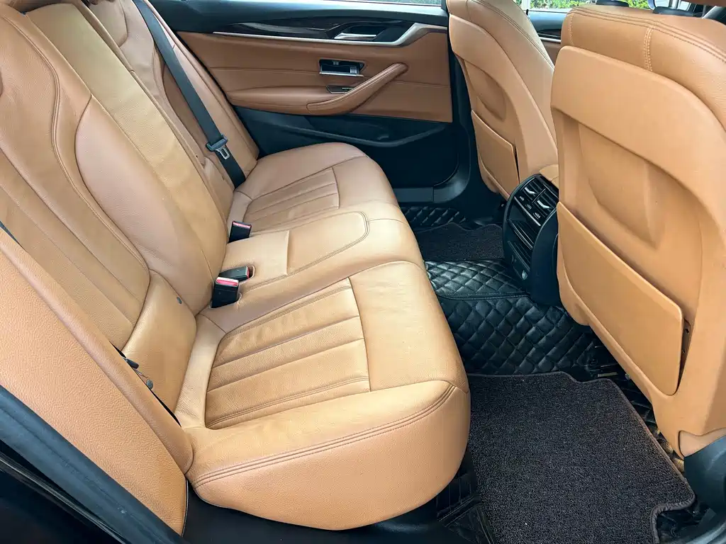 BMW 5 Series — миниатюра 10
