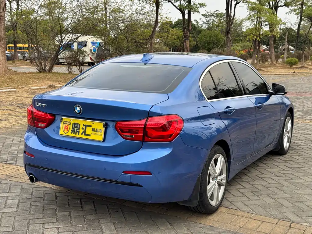 BMW 1 SERIES