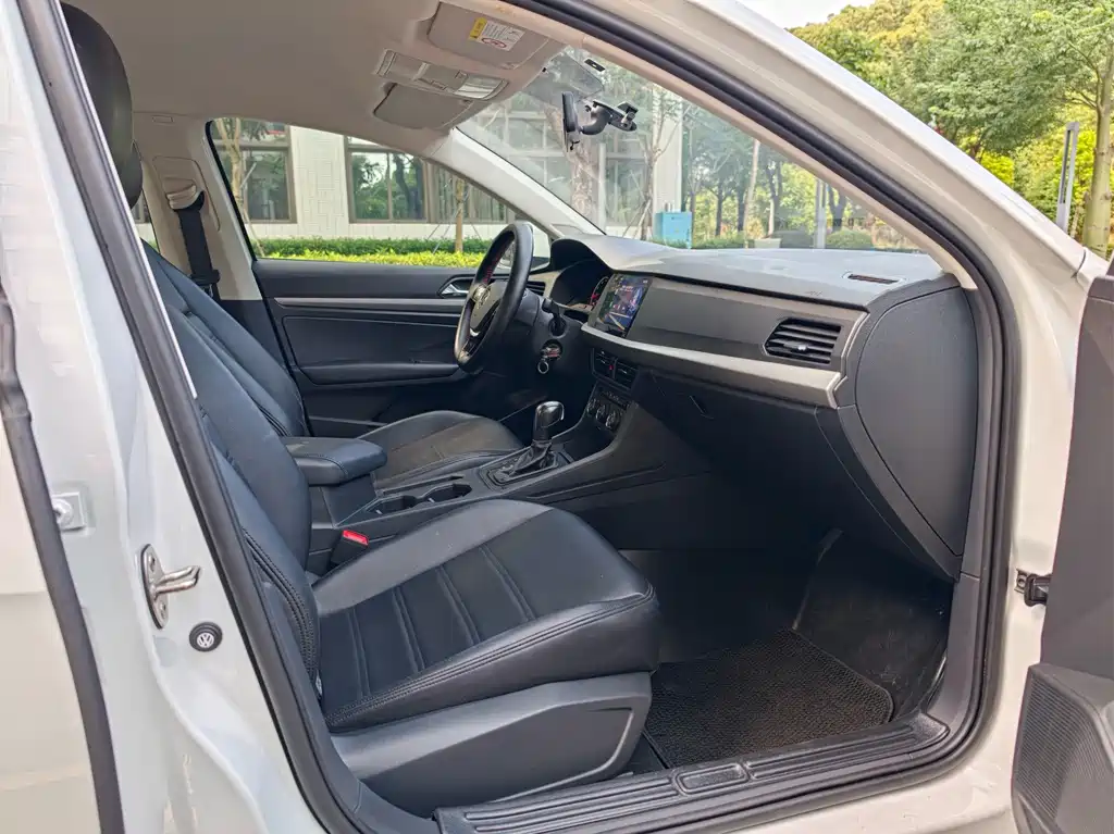 Volkswagen Lavida — миниатюра 6
