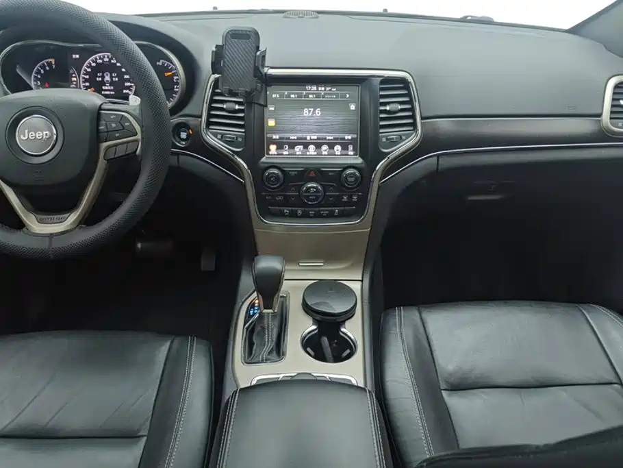 Jeep Grand Cherokee (Import) — миниатюра 16
