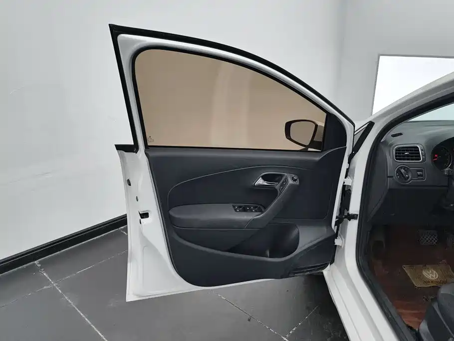 Volkswagen Polo — миниатюра 7